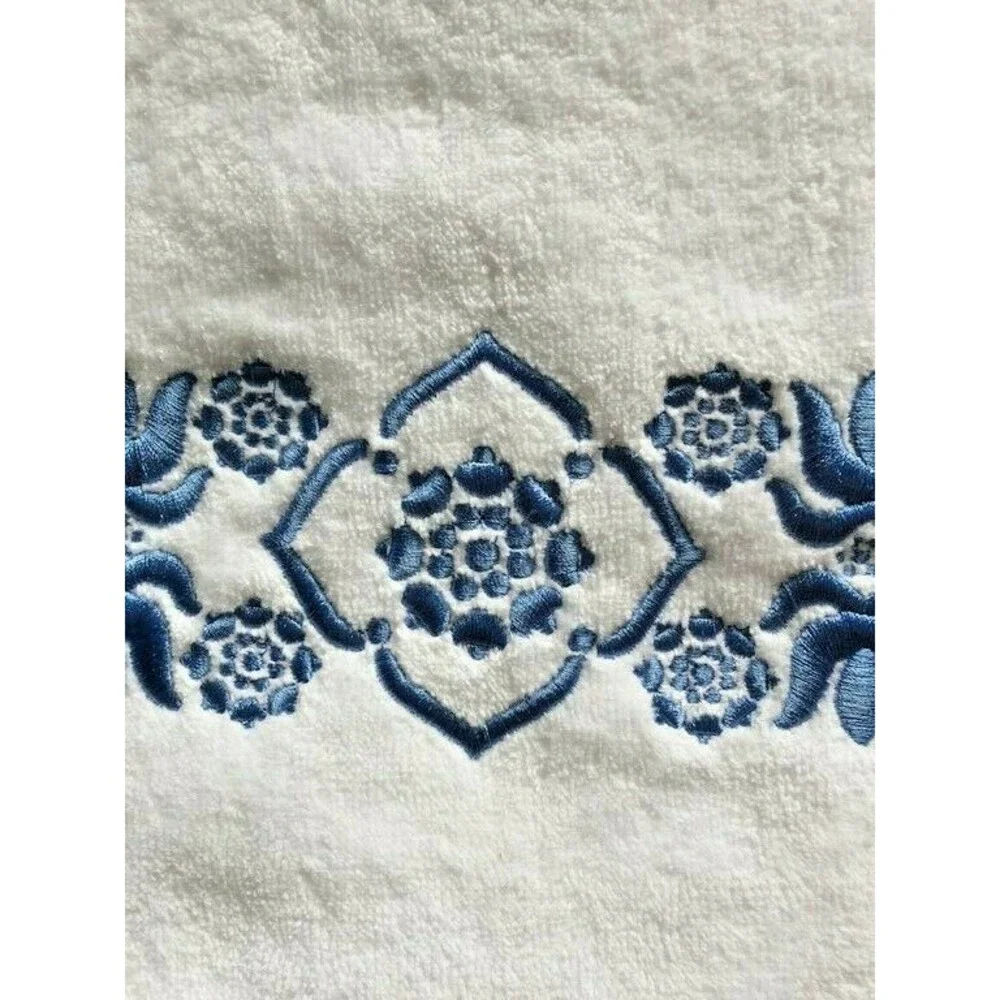 Avanti Scroll Bath Towels White Blue Embroidered Bathroom 27x50